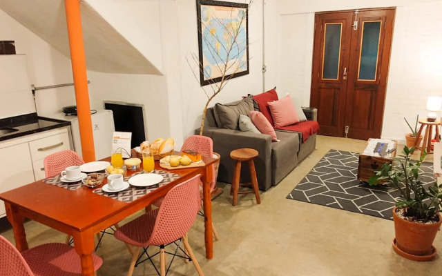 Casa de Tijolinho com Netflix e estacionamento