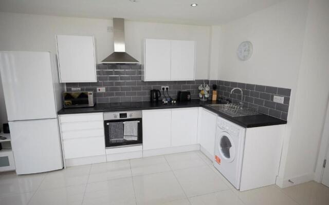 Spire View - 1 Bedroom, sleeps 4, parking Wifi