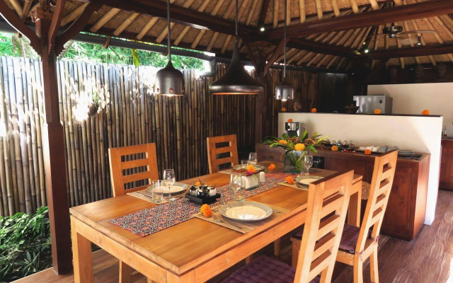 Cili Emas Oceanside Resort