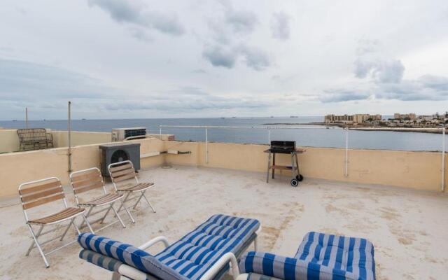 SeaFront Apartment Marsascala