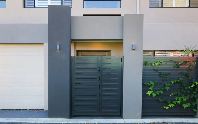 Luxury 4-bedroom House - Mount Lawley