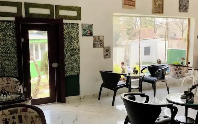 6129 Luxzri Apartment