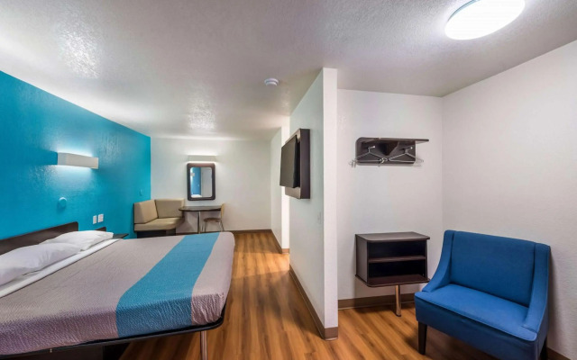 Motel 6 Dallas - Irving DFW Airport East