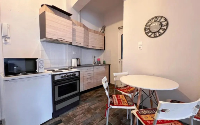 Stathmos Larissis A, a cozy 2BR Apartment, Clo...