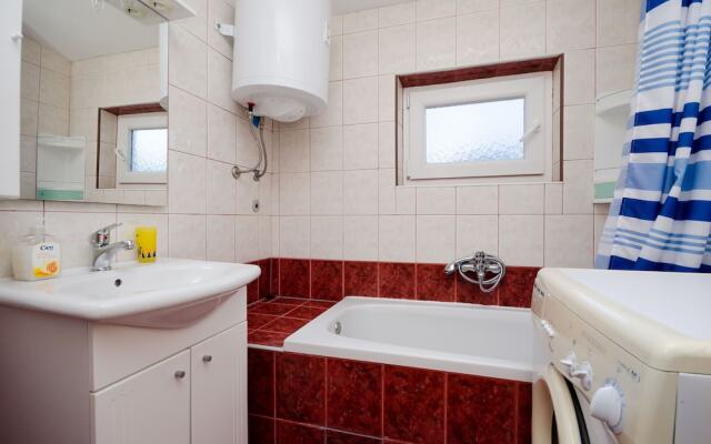 Apartments Mladen