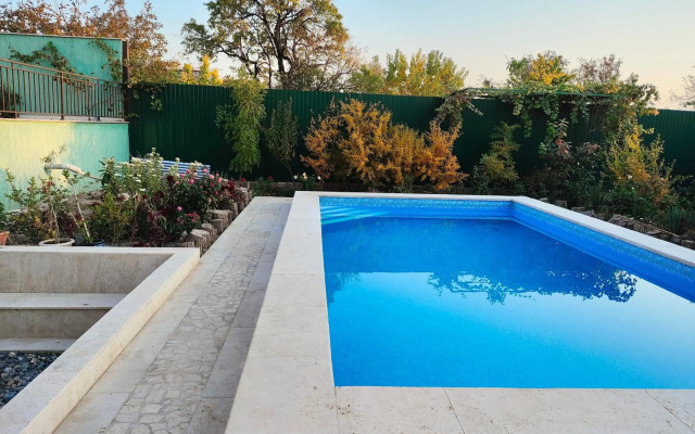 Artur's Poolside EXciting Rest house of 5 rooms