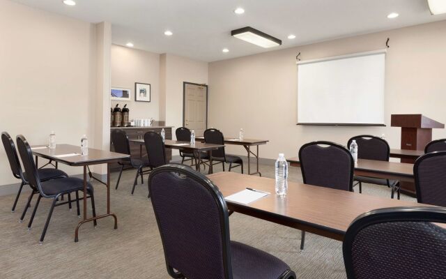 Country Inn & Suites by Radisson Romeoville I-55