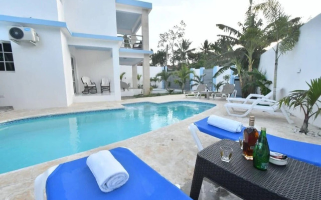 Gorgeous Spacious Property in Prime Beach Location