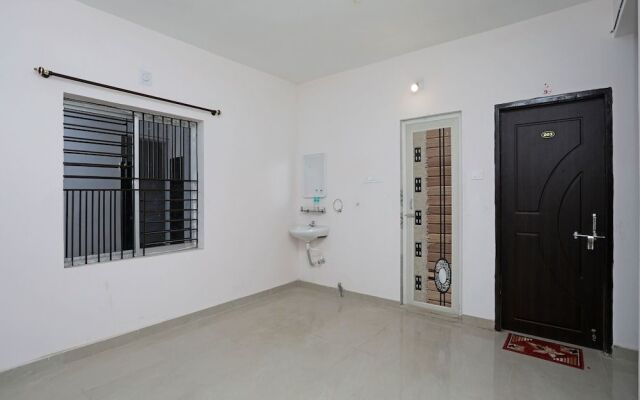 OYO 13527 Usha Residdency