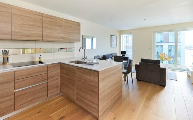 The River Thames Wonder - Tempting 2bdr Flat With Balcony