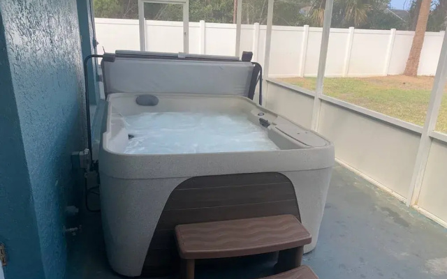 King BED Hottub Palm Coast