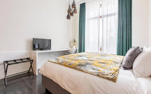 Riverview Studio in Historical Heart of Antwerp