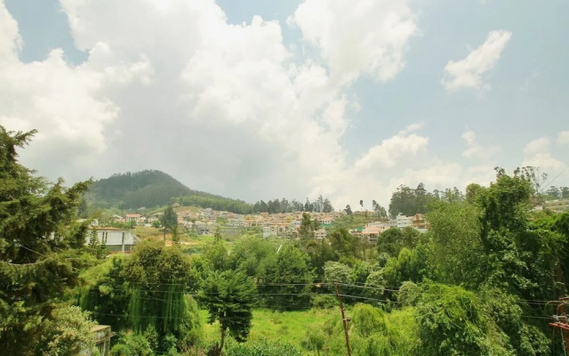 The Greenery - Holiday Inn by OYO Rooms