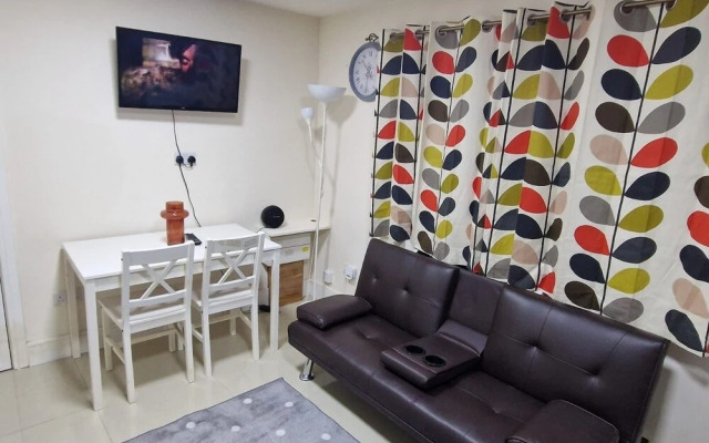 Deluxe 1-bed Apartment in Greenford