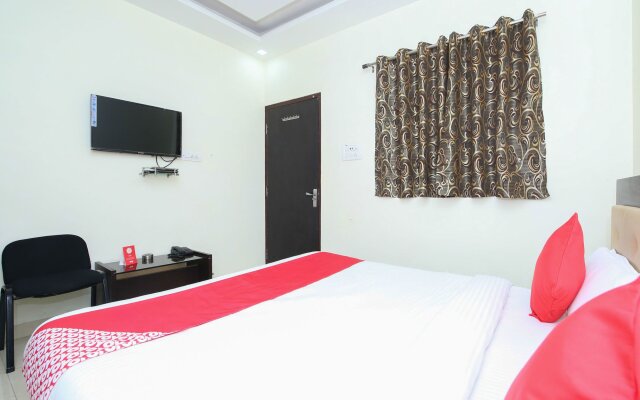 OYO 12407 Hotel Shri Radha ISBT