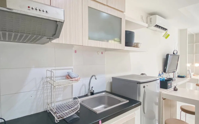 Modern Look and Restful Studio at Azalea Suites Apartment