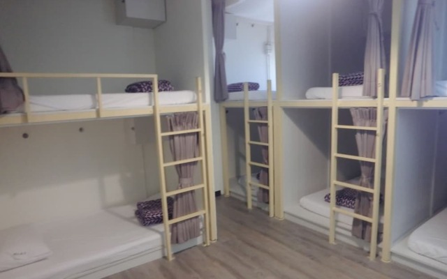 Easy Inn Hostel