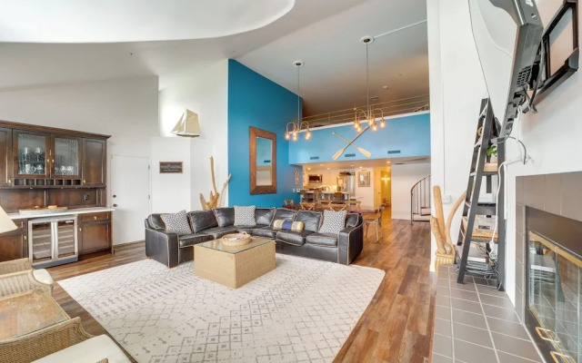 Beautiful Condo w/ Balcony on Lake Chelan!