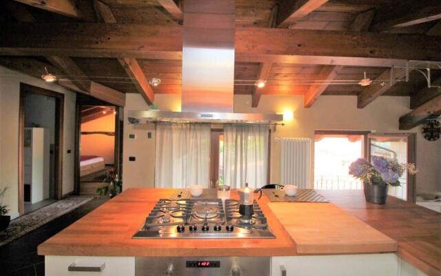 Giglio Flat With Wonderful Lake View and Jacuzzi