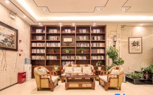 Zhengyi Exquisite Hotel (Nanyang Railway Station Beijing Road)