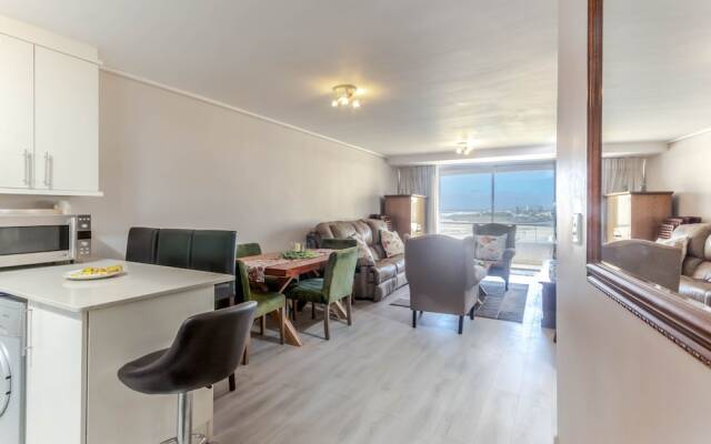 Lagoon Beach by  Cape Town Holiday Apartments