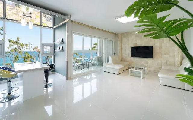 Pohang Pinewave Sea & Spa Pension