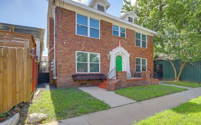 Pet-friendly Houston Apartment: 1 Mi to Downtown!