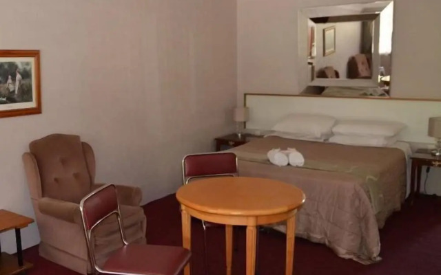 Beerwah Glasshouse Mountains Motel