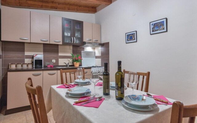 Stunning Home in Pula With Jacuzzi, Wifi and 2 Bedrooms