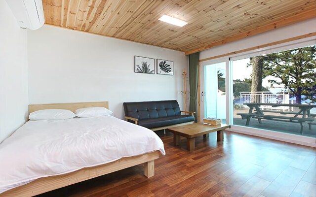 Yeosu Sea Side Pines Pension