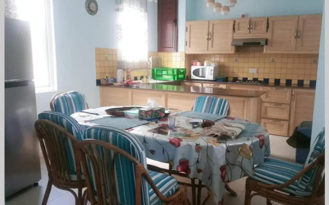 Well equipped peaceful 3 bedroom apartment