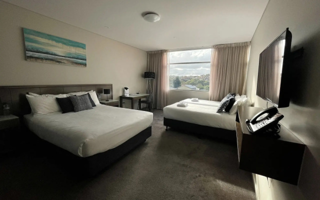Sfera's Park Suites & Convention Centre