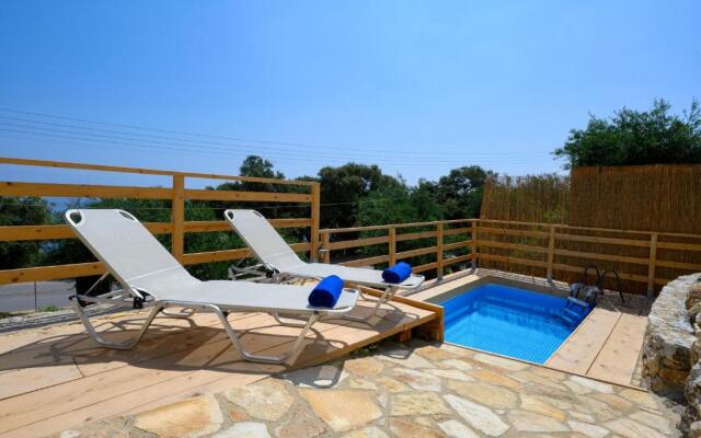 Kaliva Country House with private beach access and pool