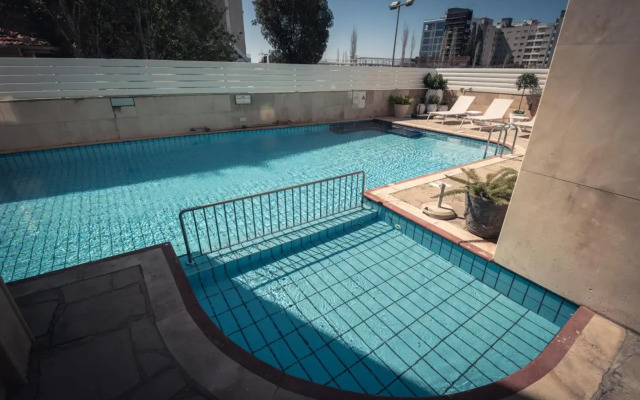 Chrielka Hotel Apartments