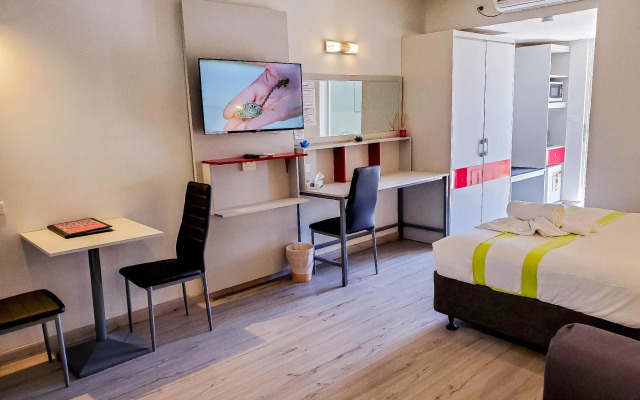 Sandors Motor Inn