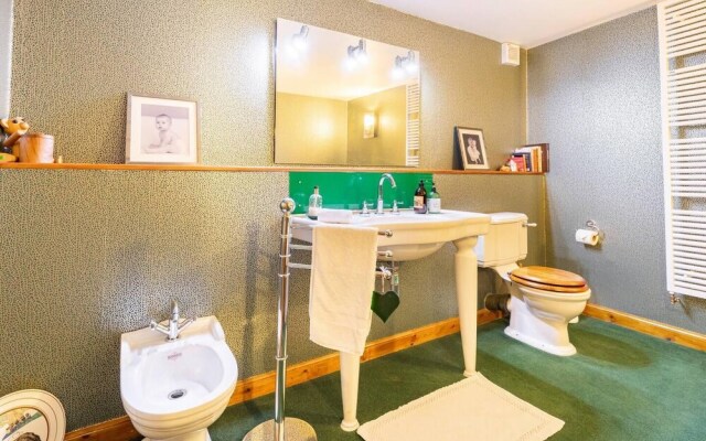 Stunning Luxury Duplex With Hot Tub and Aircon
