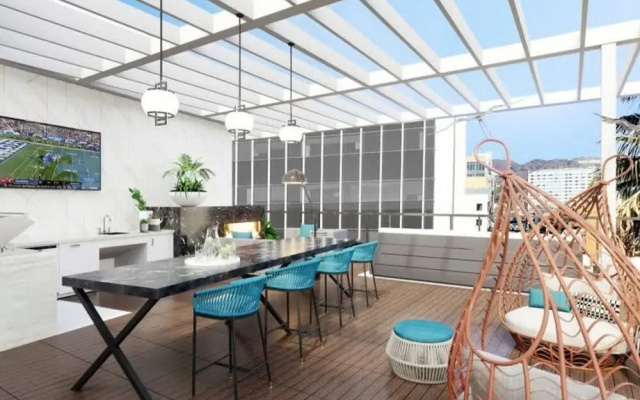 Contemporary Mid-hollywood Home Dtla View Parking
