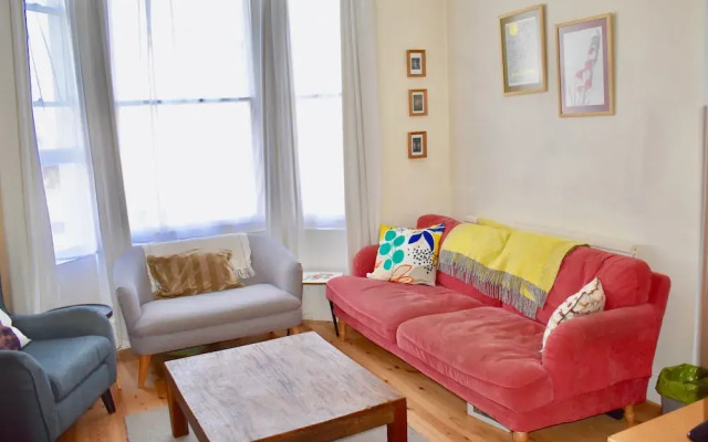 Bright 2 Bedroom House in Central Brighton