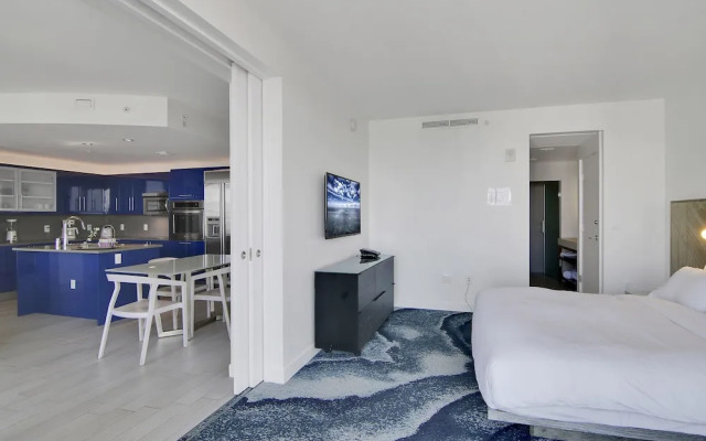Sapphire Suite Beachfront, Gym + Pool!