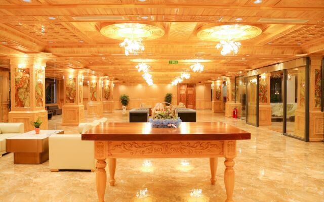 Phu Long Tam Ky Hotel & Restaurant