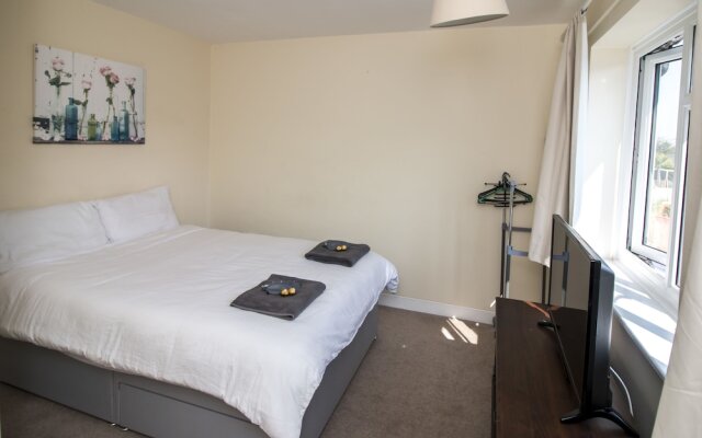 Elegant Rooms in a Quiet Location