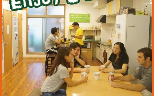 J-Hoppers Osaka Guesthouse