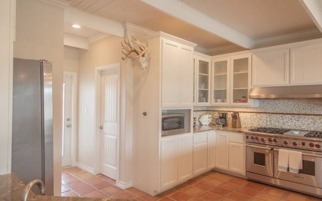 Salt and Horns - 4 Br Home
