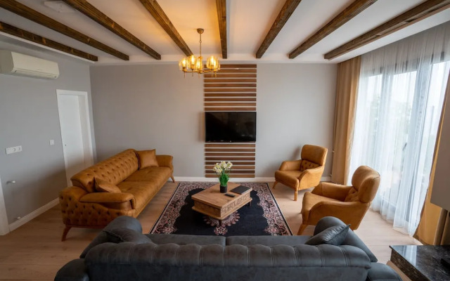 Poison Garden Suite & SPA