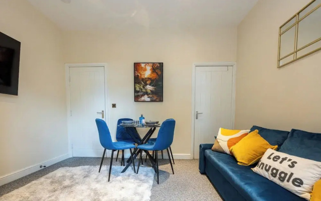 Stunning 3 Bedroom Home in Newcastle-under-lyme With Garden