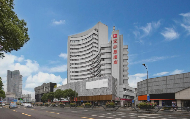 Ibis Ningbo Tianyi Square