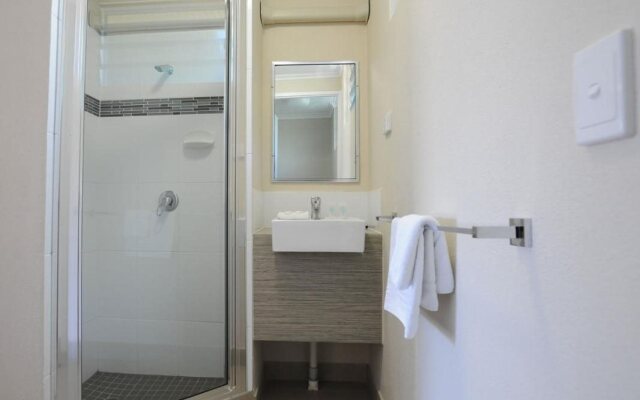 Shoredrive Motel