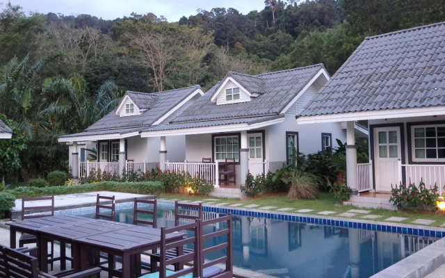 Suksompong Resort