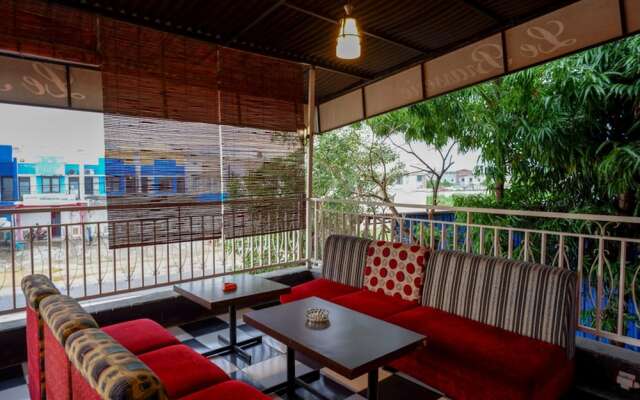 Atomy Hotel by RedDoorz