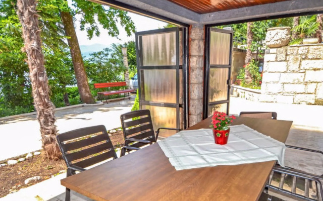 Apartment Dado Civray